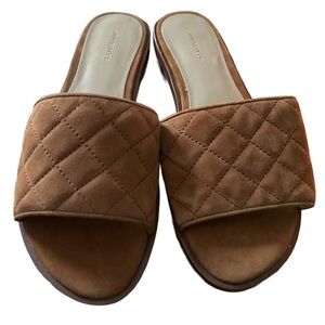 Anne Taylor Tan Quilted Slide Sandals. Size 8